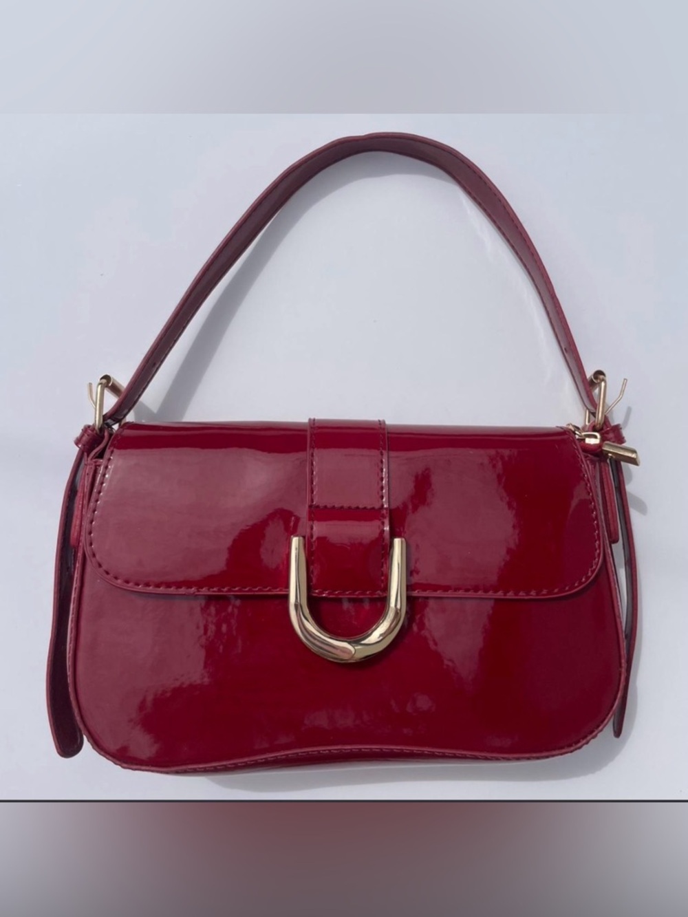 Red Patent Faux-Leather
Shoulder Bag / Crossbody, 3 straps included